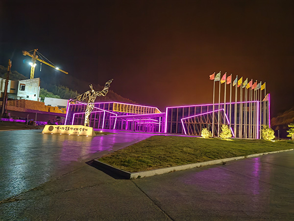 城市亮化是现代城市建设的重要组成部分，它不仅可以美化城市的夜景，还能提升城市的整体形象。随着科技的不断进步，城市亮化也得到了更多的关注和创新。本文将介绍一些关于城市亮化的创意和技术，帮助读者了解庆阳城市亮化的重要性以及如何进行庆阳城市亮化的规划和实施。